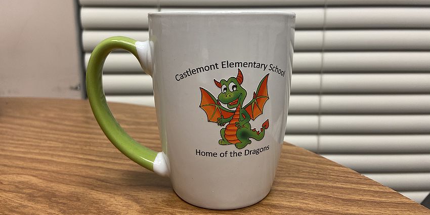 Coffee mug with a green dragon on the side