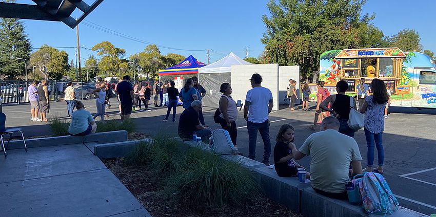 Families and food trucks