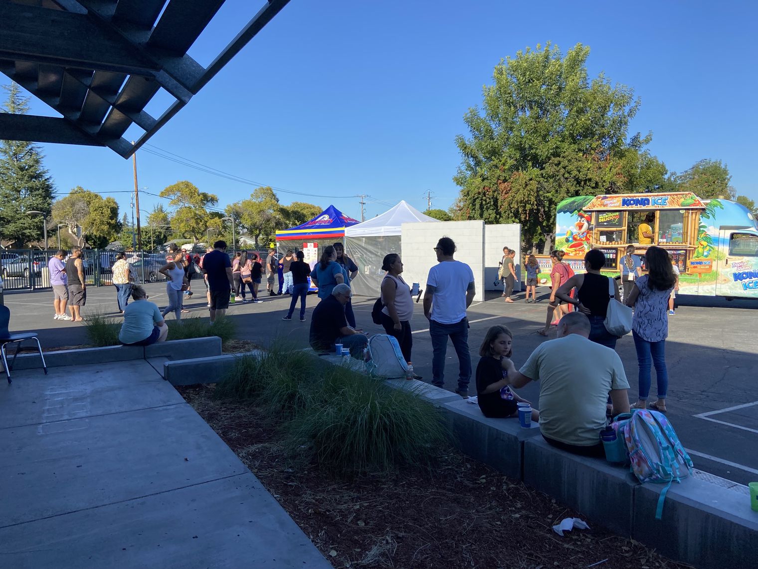 Families and food trucks